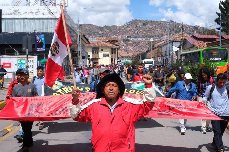 A man holds a Peruvian flag as he takes part in a demonstration before heading to Lima, to gather with protesters from around the country for the 'capture of Lima' march, calling for the resignation of Peru's President Dina Boluarte, following the ousting and arrest of former President Pedro Castillo, in Cusco, Peru, January 18, 2023. REUTERS/Paul Gambin NO RESALES. NO ARCHIVES
