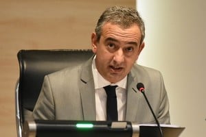 Si bien aún resta definir cómo funcionará, el organismo trabajará en conjunto con las organizaciones, las Universidades, el Aprecod y el Sedronar y estará conectada con los Centros de Salud Municipales y las guardias en Salud Mental y de Adicciones.