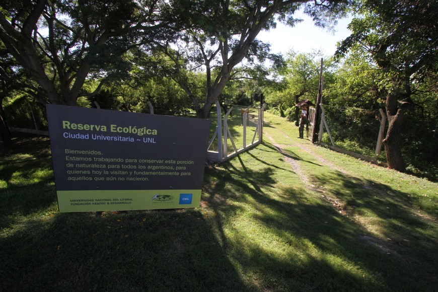 La reserva está ubicada al norte de la Ciudad Universitaria, junto al Predio UNL-ATE y frente a la laguna Setúbal. Gentileza