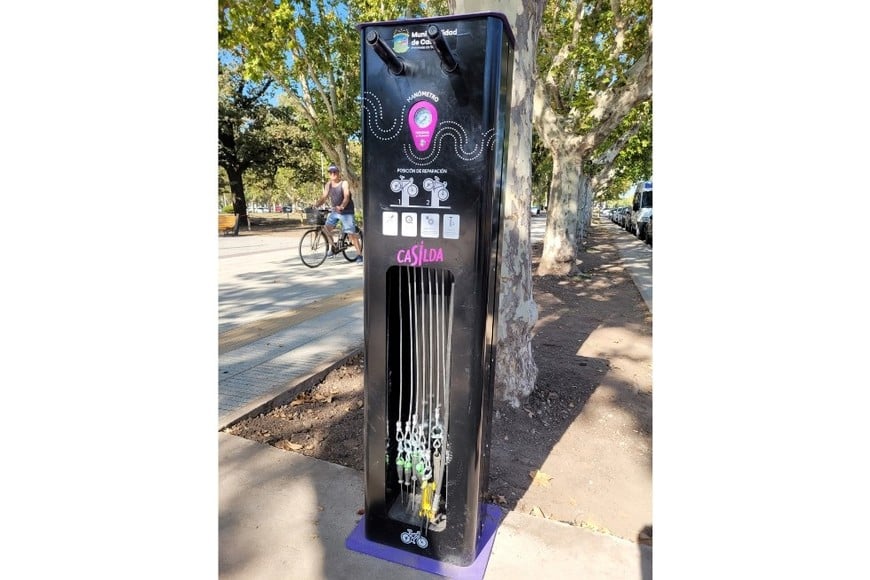 La nueva estación de reparación fue montada frente al Palacio Municipal.