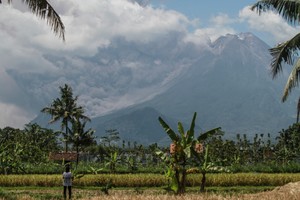 Mount MerapiÊvolcanoÊerupts, as seen from Pakem, in Sleman, Yogyakarta, Indonesia, March 11, 2023. Antara Foto/Hendra Nurdiyansyah/via REUTERS ATTENTION EDITORS - THIS IMAGE HAS BEEN SUPPLIED BY A THIRD PARTY. MANDATORY CREDIT. INDONESIA OUT. NO COMMERCIAL OR EDITORIAL SALES IN INDONESIA.