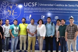 Doctorandos ecuatorianos junto a la Dra. Anabel Gaitán (centro), directora del Departamento de Posgrado.