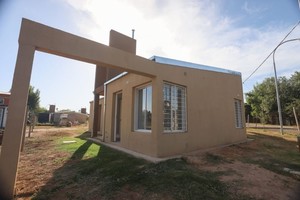 La provincia recuerda que el trámite es online, gratuito, no requiere intermediarios y tiene carácter de declaración jurada. Una vez finalizado el plazo de inscripción se publicará en la página web oficial de la provincia el padrón de las familias aptas para participar del sorteo.