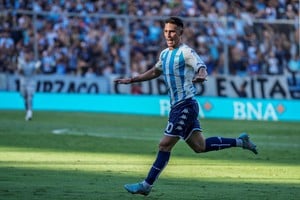 El delantero de Racing Matías Rojas festeja el gol con el que vencieron a Sarmiento como locales por Liga Profesional. Crédito: NA