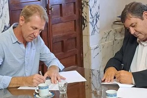 Durante la jornada del viernes, el Intendente firmó ante el Rector de la UNL, Enrique Mammarella importantes convenios de Prácticas Profesionales y Crearte.