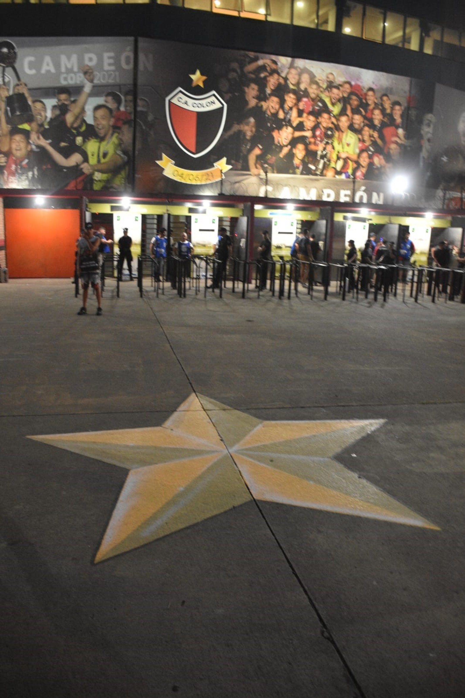 El Colón de Néstor Raúl Gorosito busca su primera alegría en el Cementerio de los Elefantes, desde las 21 de este lunes recibe al Newell's del "Gringo" Heinze.