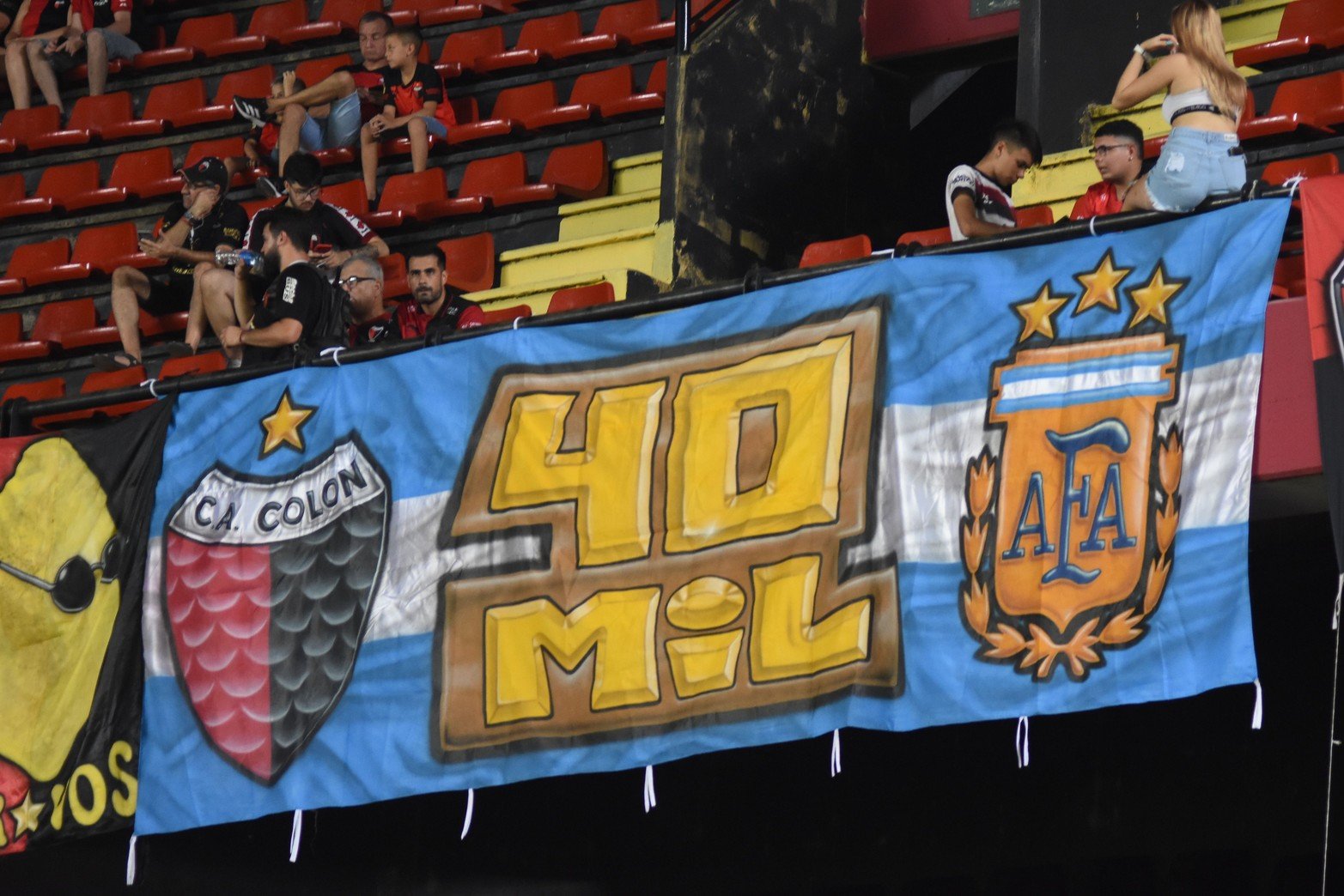 El Colón de Néstor Raúl Gorosito busca su primera alegría en el Cementerio de los Elefantes, desde las 21 de este lunes recibe al Newell's del "Gringo" Heinze.