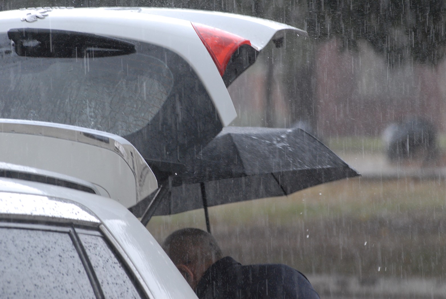 La lluvia sorprendió este mediodía. 