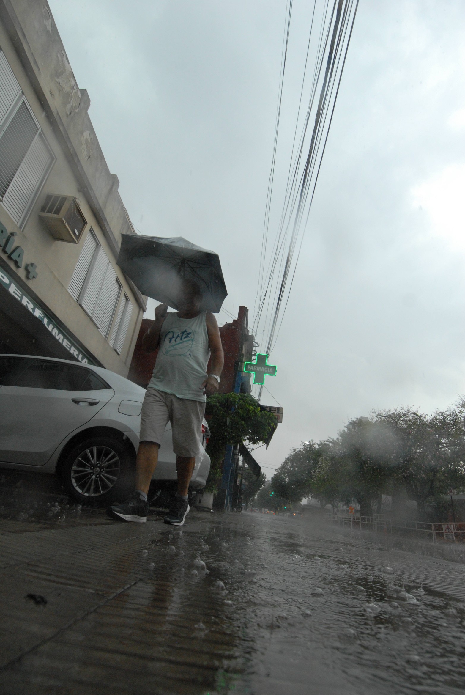 La lluvia sorprendió este mediodía.