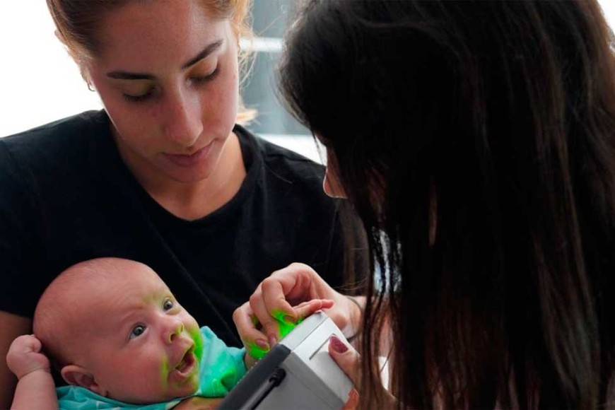 Las huellas de los niños, la clave para poder saber quién es quién.