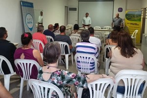 Con la participación del presidente comunal, Emiliano Monaca y Cristian Osta, se llevó a cabo una reunión informativa junto a comerciantes locales, de la que participaron Leandro Aglieri, secretario de Fececo, y Julio Cauzzo, presidente del Centro Comercial de Sauce Viejo.