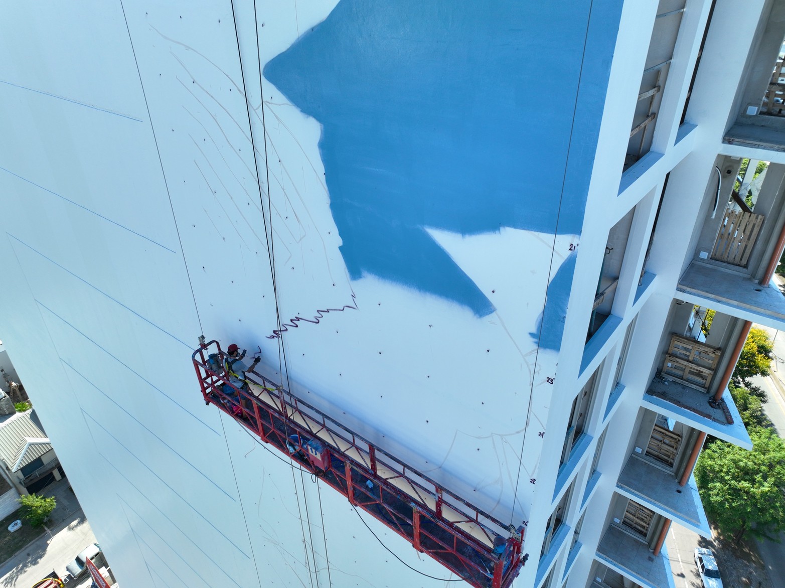 
La pintura tendrá 75 metros de alto por 40 mts, donde está la parte más ancha.