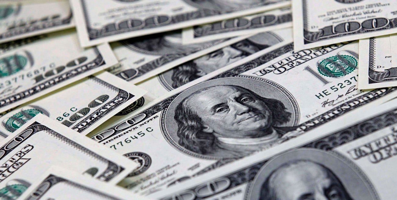 El dólar "blue" terminó la semana sin sobresaltos tras la suba del jueves: a cuánto se vendió