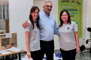 Calvo, junto a su equipo de trabajo, encabezó el acto, en el cual la Cámara de Senadores de la Provincia e Santa Fe a través del programa de Fortalecimiento Institucional.