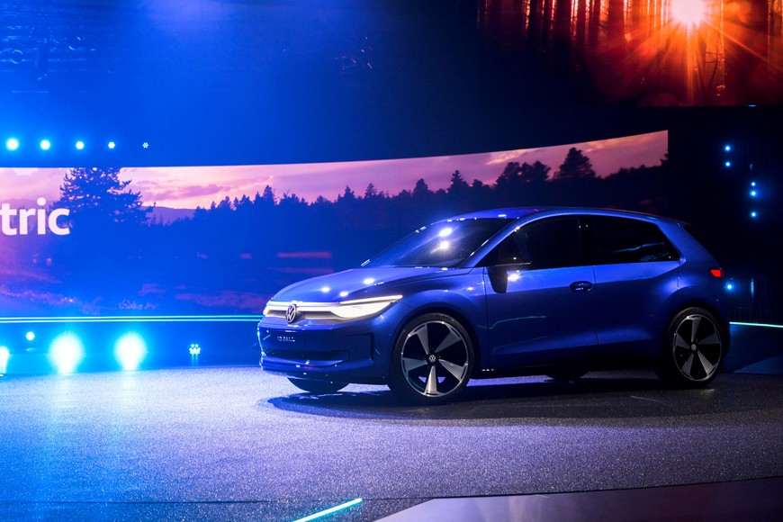 Volkswagen presentó este viernes el ID. 2, su nuevo modelo eléctrico, de los más económicos y rentables del mercado. Crédito: Fabian Bimmer/Reuters