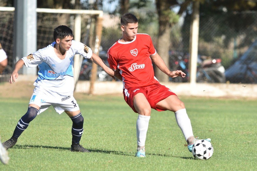 Fútbol de la Liga santafesina bajo el sol