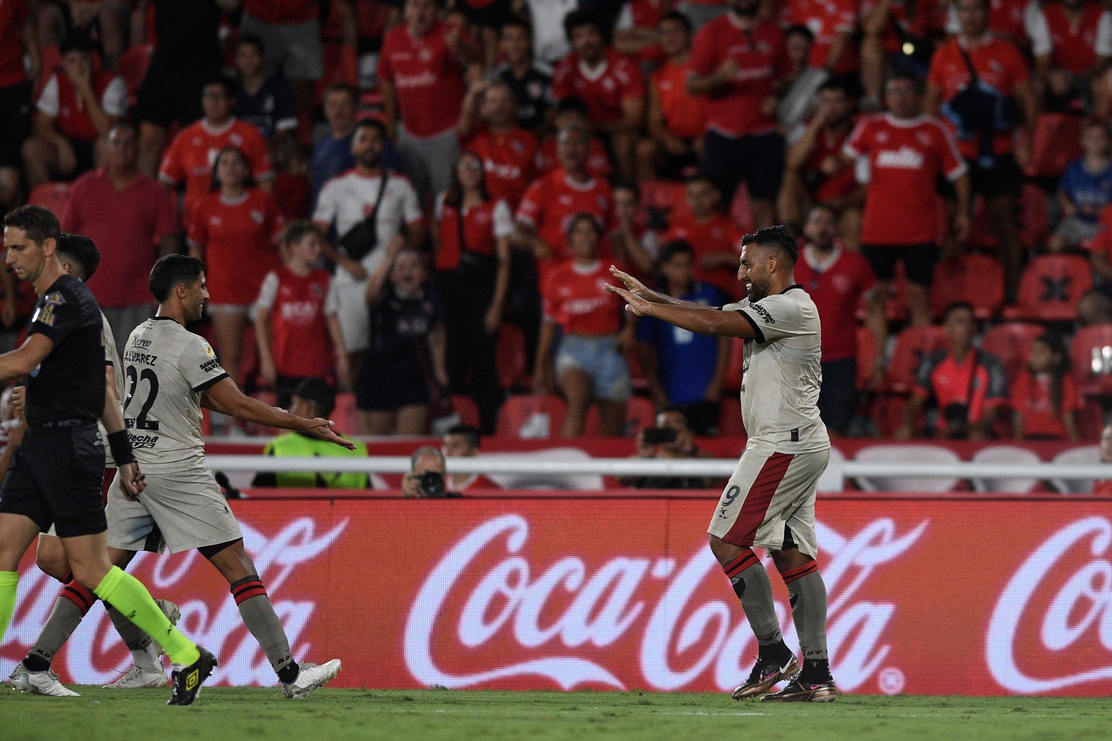 En su visita a Independiente, Colón rescató un empate