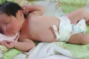 Robaron a una beba en el Hospital Paroissien mientras su madre dormía