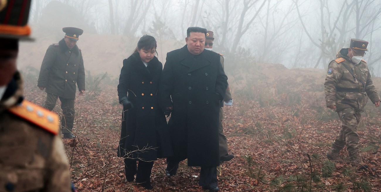 El líder supremo Kim Jong-un junto a su hij Kim Ju-ae. Crédito: Agencia Telegráfica Central de Corea (KCNA)