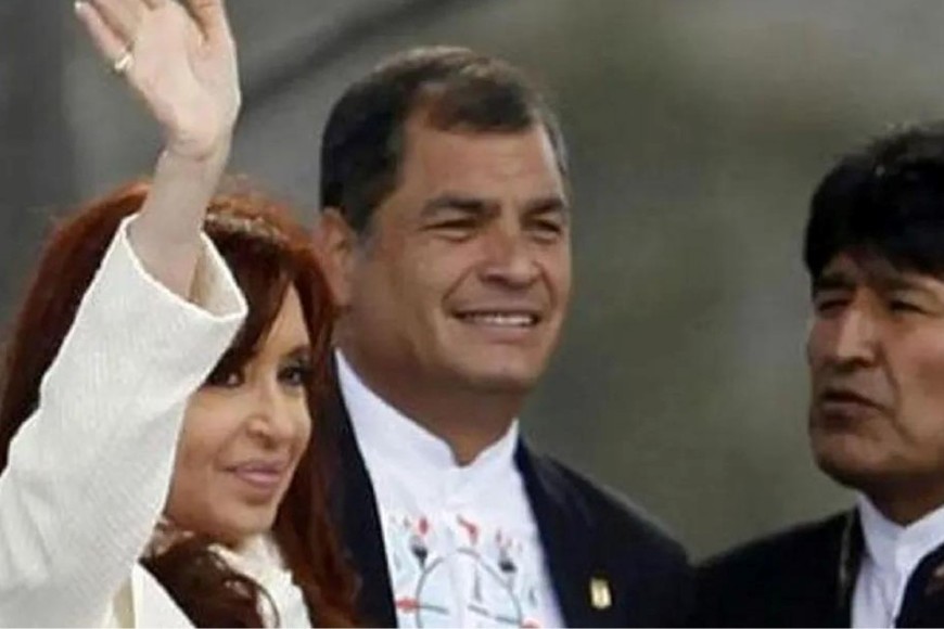 Cristina Fernández, junto a los ex mandatarios Rafael Correa (Ecuador) y Evo Morales (Bolivia).