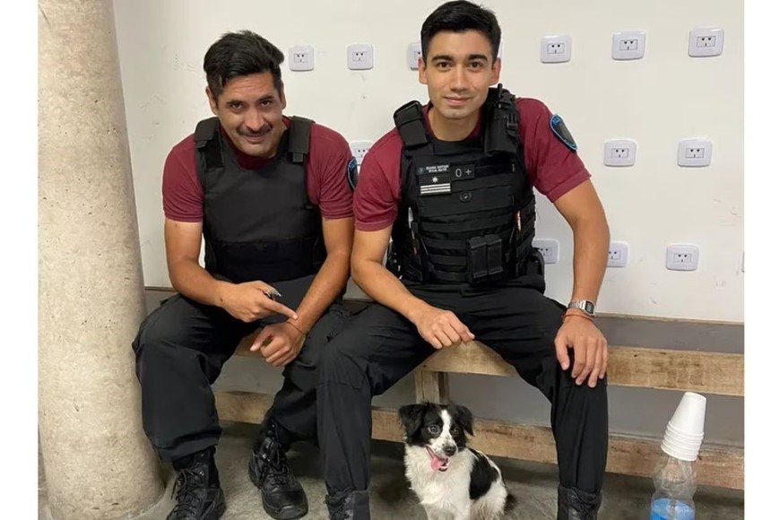 Efectivos que las rescataron.