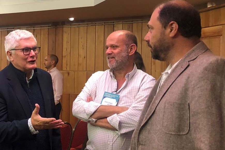 Además, se cuantifican los objetivos generales de adaptación con el fin de poder realizar un mejor seguimiento de los mismos y se incorporó la estimación del presupuesto total de las acciones, siendo para mitigación de USD 8,632.72 y para adaptación de USD 2,667,024.13, destacando importantes obras, en el eje de mitigación, llevadas a cabo por el gobierno provincial.