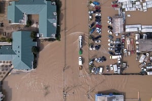 Se prepararan para evacuar debido al aumento del nivel del agua en ríos y cuencas.Créditos: Nathan Frandino/ Reuters