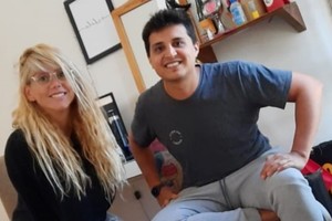 Carolina Mihovilcevic, docente de Informática y Tecnología, y Fernando Pérez, docente de Robótica y Programación.