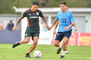 Enzo Pérez y Paulo Dybala en acción. Crédito: Prensa River