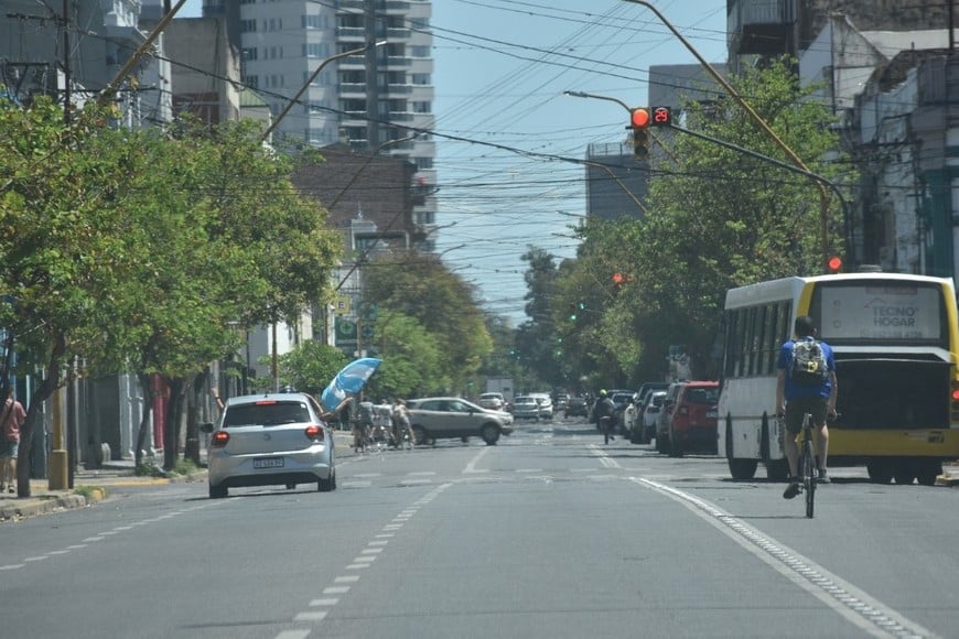 Aplicar el carril exclusivo de Rivadavia en otras calles podría traer soluciones. Crédito: Flavio Raina