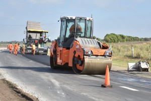 Pirola recorrió los trabajos que actualmente se desarrollan entre las localidades de Esperanza, Humboldt y Nuevo Torino. Allí remarcó la decisión política del gobernador Omar Perotti para avanzar en un proyecto que potenciarán el crecimiento y desarrollo productivo de toda la zona.