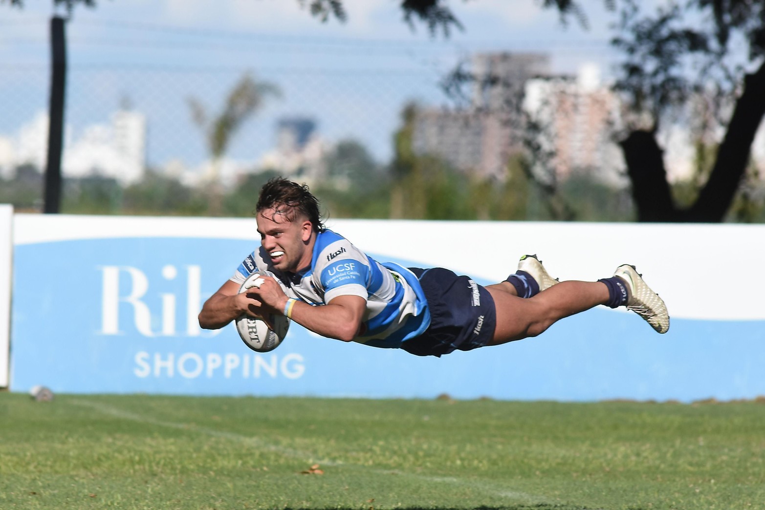 Juan Fleitas vuela al try. En el Torneo Regional del Litoral CRAI tuvo un gran primer tiempo, pero Gimnasia lo doblegó en el complemento y le propinó su tercera derrota.