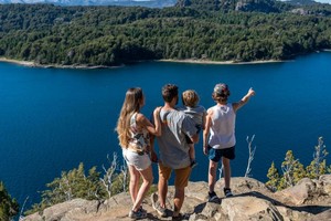 Se pueden acceder a beneficios dentro de Argentina y también a países del exterior.