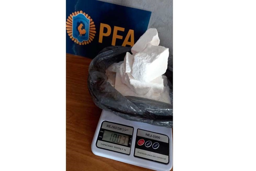 En Recreo, la Agencia de Investigación Criminal interceptó a tres hombres en un auto donde transportaban cocaína.