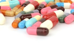 Los medicamentos esenciales son aquellos fármacos que “satisfacen las necesidades prioritarias de atención sanitaria de la población”.