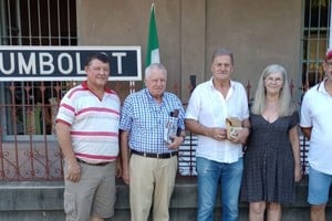 Rohrmann agregó que la visita al museo tenía como condimento recorrer el sector de maquinarias, dado que es un aficionado de los tractores. “El colecciona tractores en Fossano (Piemonte). Ferrero además es técnico especialista en horticultura y socio de ISES (Italian Senior Expert Service)”.