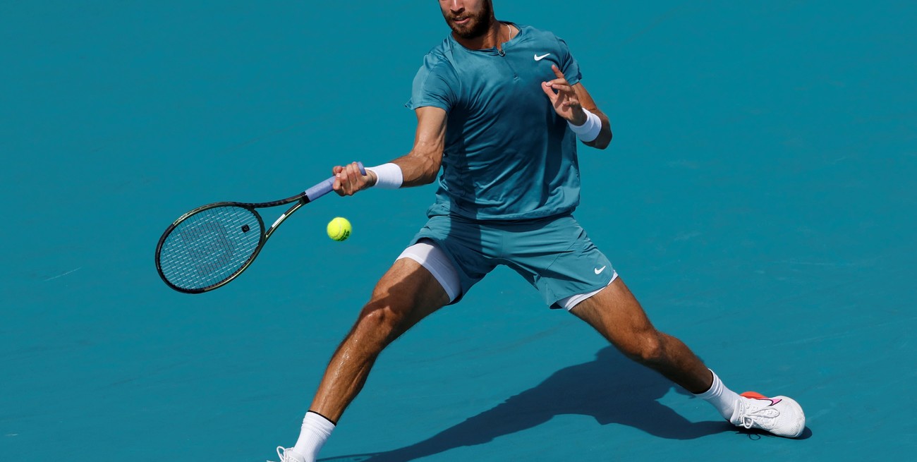 Karen Khachanov sorprendió ante el griego Stefanos Tsitsipas. Crédito: Geoff Burke-USA TODAY Sports