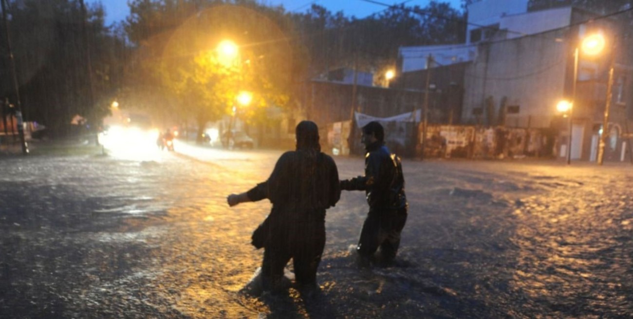 Estrenan “Desamparados bajo el agua”, un documental sobre la inundación en La Plata
