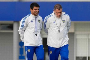 Hugo Ibarra y Roberto Pompei en una de las prácticas de Boca.