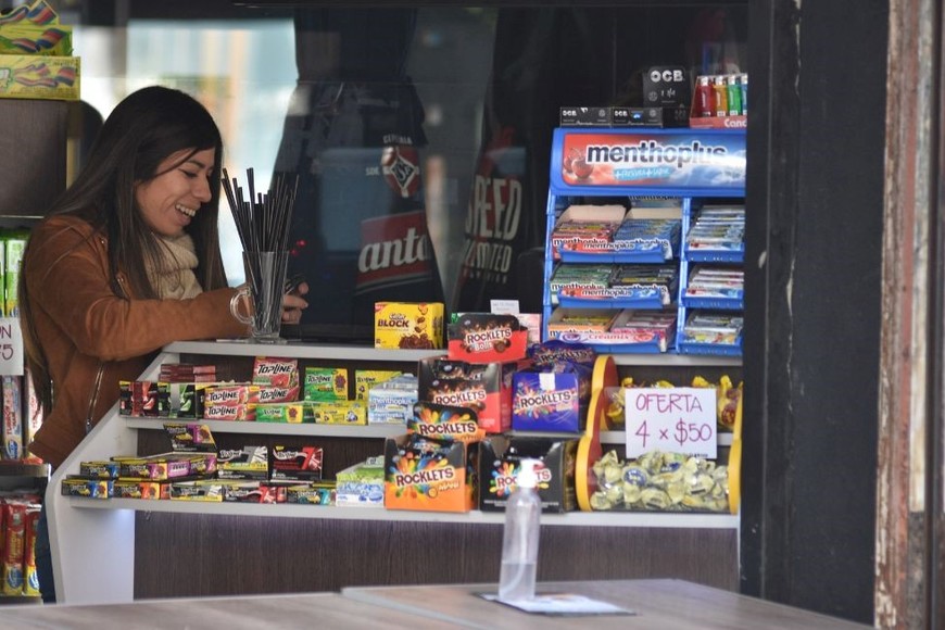 El 14% de los consultados sobre el total de la muestra definió al kiosquero como "alguien de confianza y pudiendo mantener con él largas charlas", dice el relevamiento. La foto es sólo ilustrativa. Crédito:  Archivo El Litoral / Guillermo Di Salvatore.