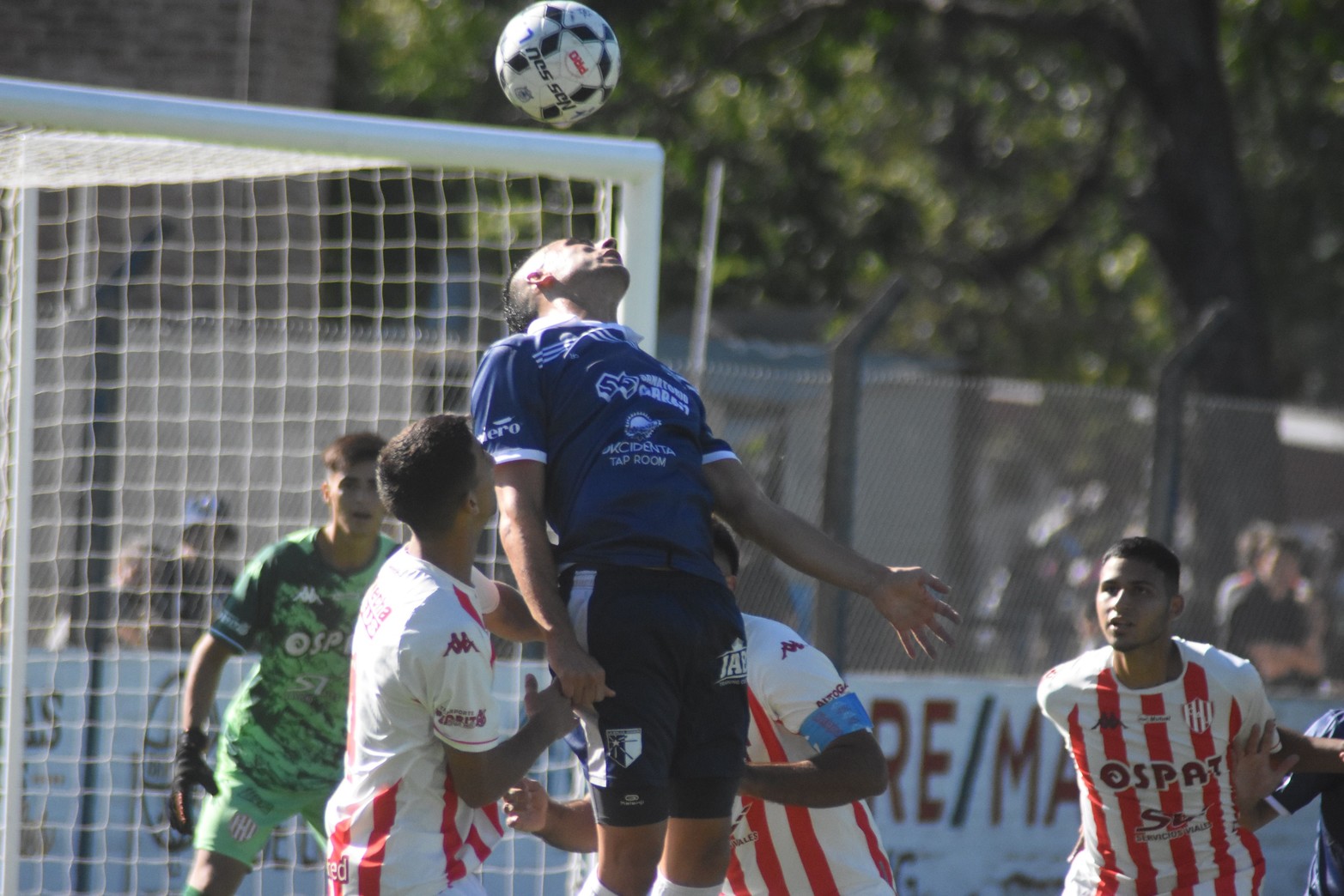 En la liga Santafesina de fútbol, Unión de visitante le ganó 2 a 1 a La Salle