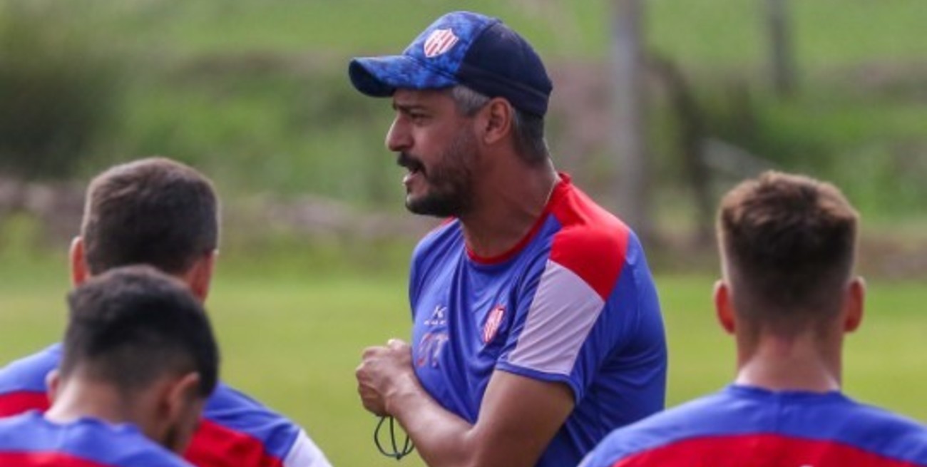 Gustavo Munúa: "Mientras vea que los jugadores tienen fuerzas, los seguiré acompañando"