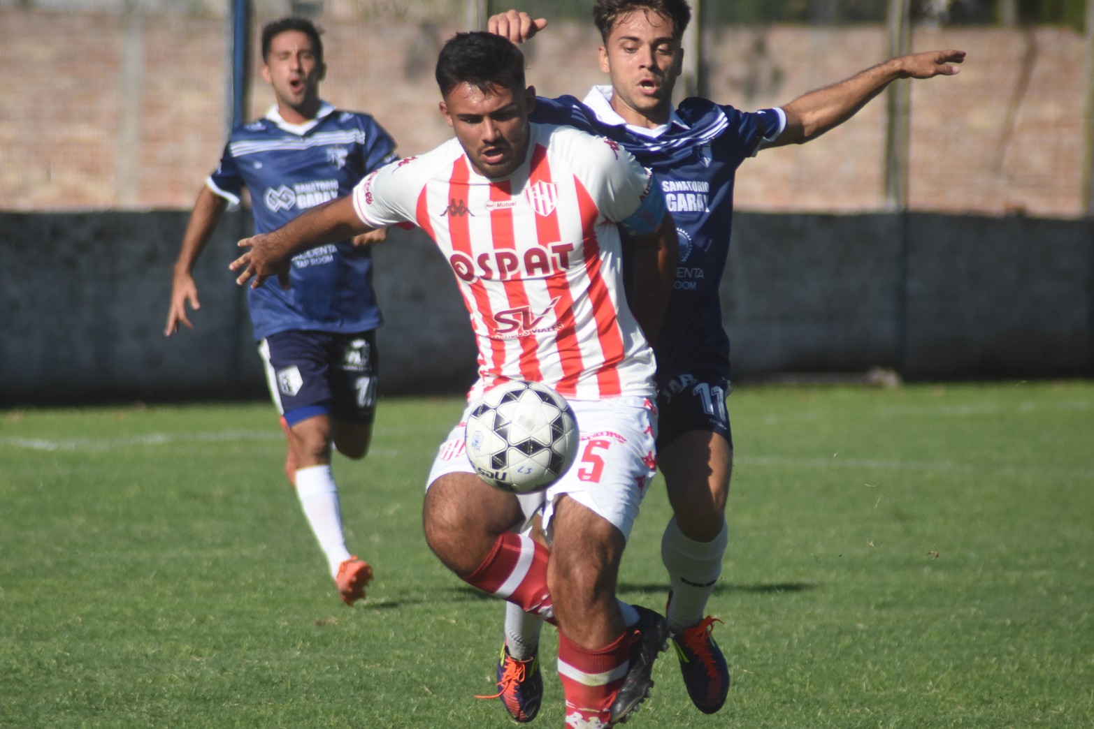 En la liga Santafesina de fútbol, Unión de visitante le ganó 2 a 1 a La Salle