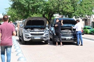 El vehículo de Giuliano sin batería en una calle interna de la terminal de ómnibus santafesina.