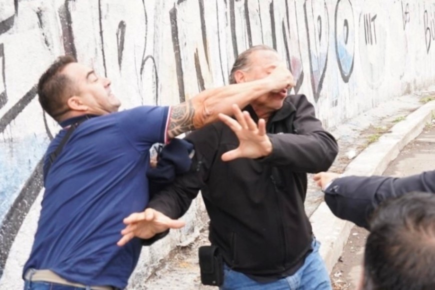 El momento en el que Berni recibe uno de los golpes en el rostro.