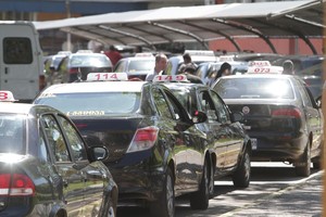 Entre las variables para determinar los costos se tienen en cuenta el combustible, seguro, cambio de neumáticos y aceite, y mantenimiento en general. Mauricio Garín