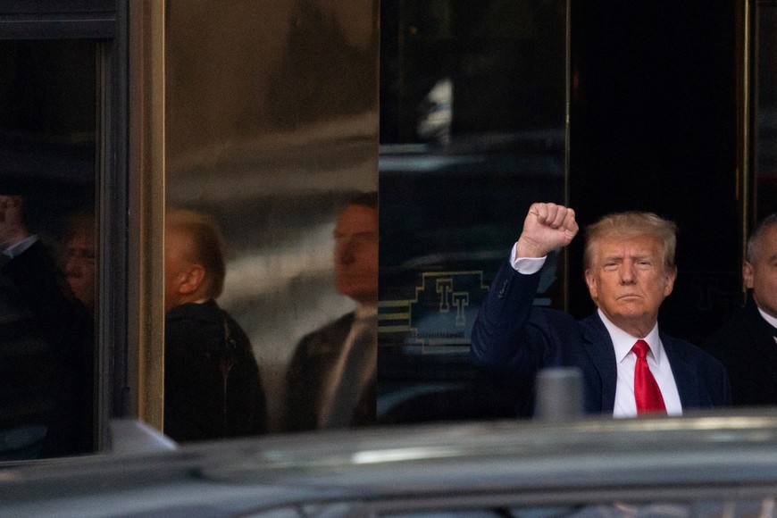 Former U.S. President Donald Trump departs from Trump Tower, on the day of Trump's planned court appearance after his indictment by a Manhattan grand jury following a probe into hush money paid to porn star Stormy Daniels, in New York City, U.S., April 4, 2023. REUTERS/David Dee Delgado