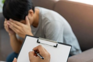 Las preocupantes cifras nacen de un informe que elaboró el ministerio y que compara las consultas que se registraron el año pasado con las del 2019. El documento retrata la situación tanto en adultos como en niños, el consumo problemático y las crisis psicóticas, siendo las que más ingresos generaron en las guardias.