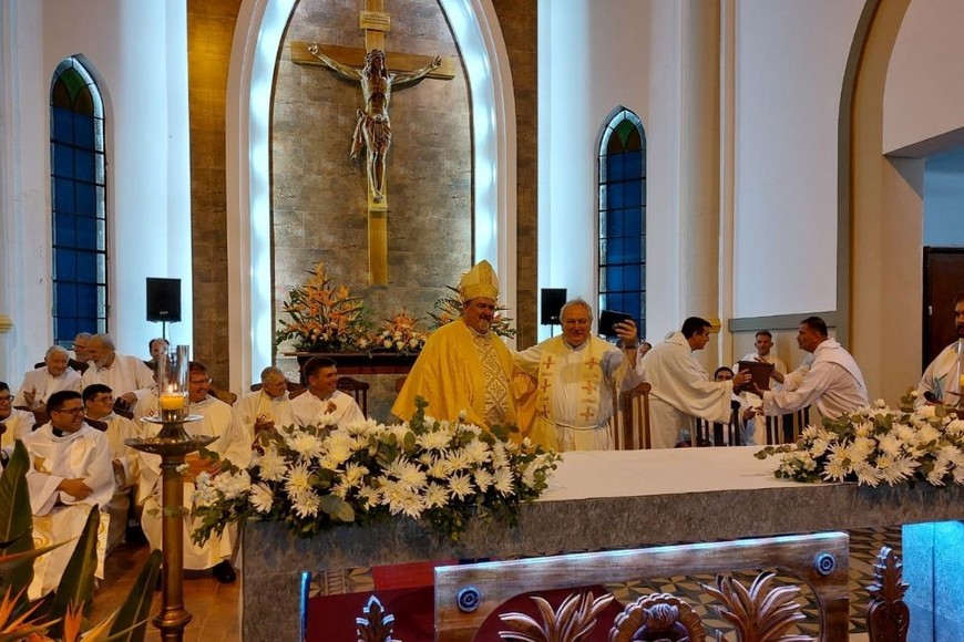 La Misa Crismal del Miércoles Santo fue presidida por el obispo Ángel José Macín y concelebrada por los otros sacerdotes de las parroquias que componen la Diócesis