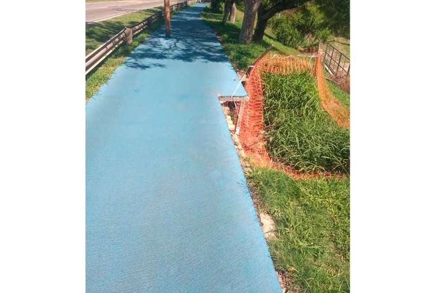 Socavon debajo del circuito del Parque Sur.